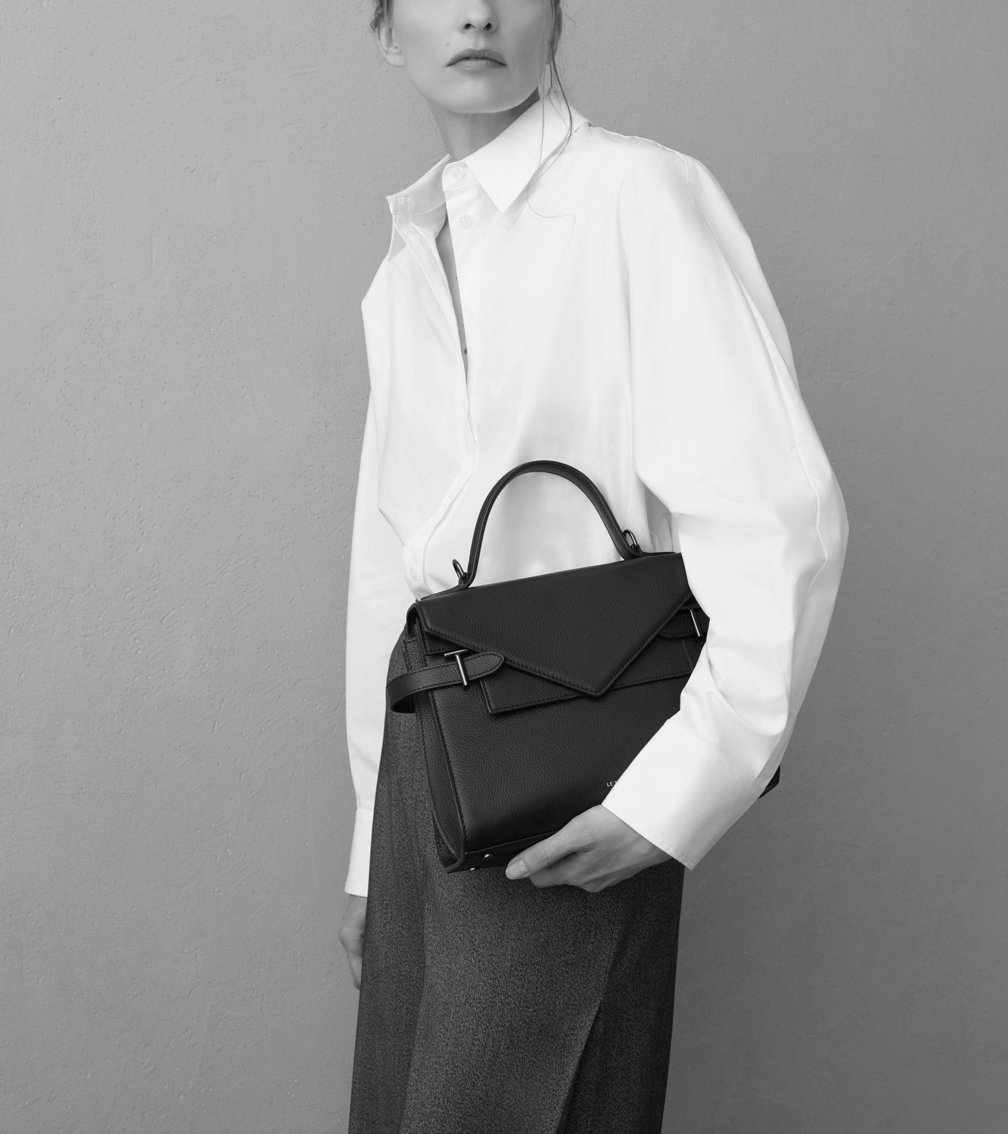 Emilie medium handbag with double flap in grained leather