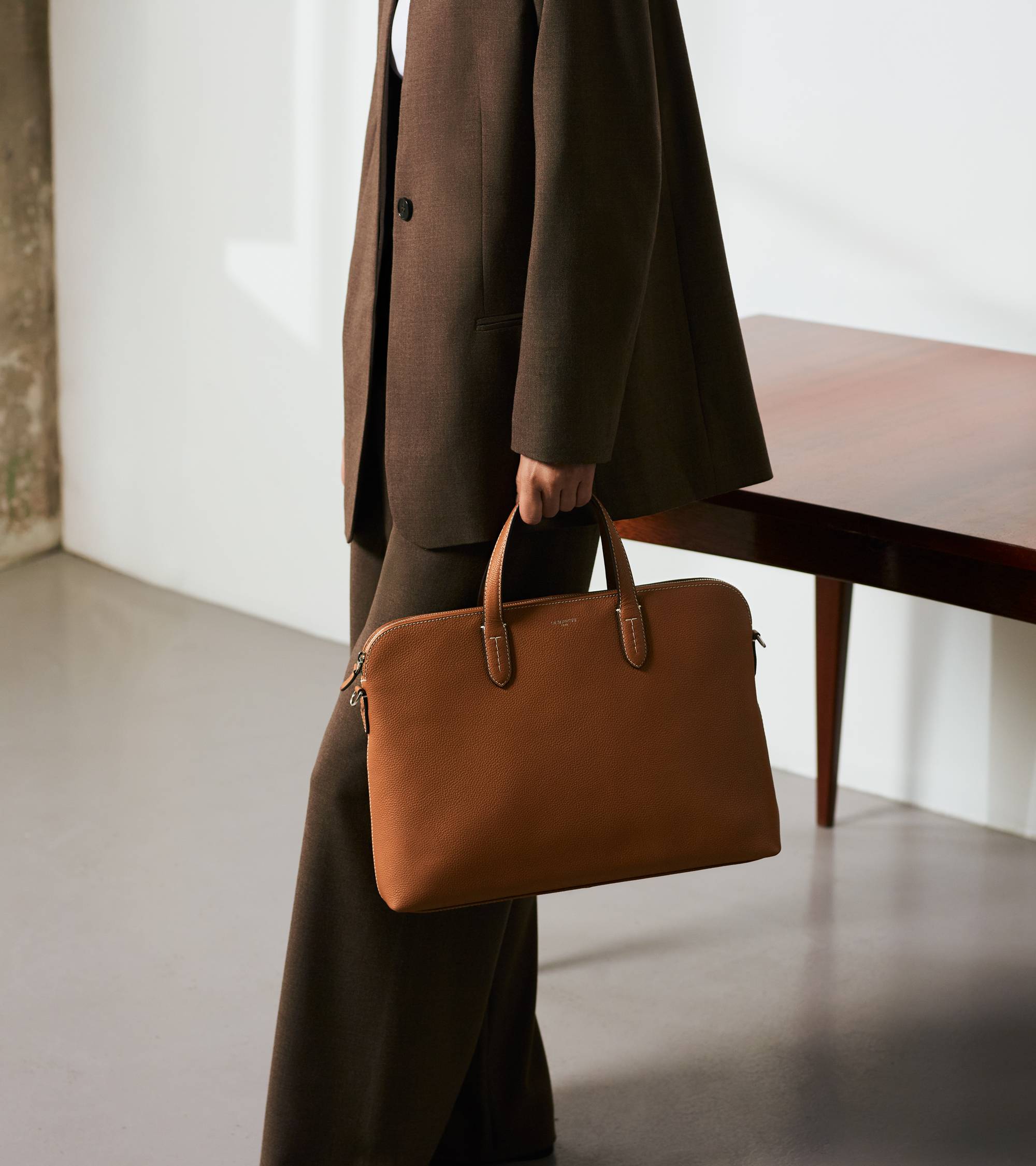 Sophie 15 grained leather document case with 1 expanding compartment