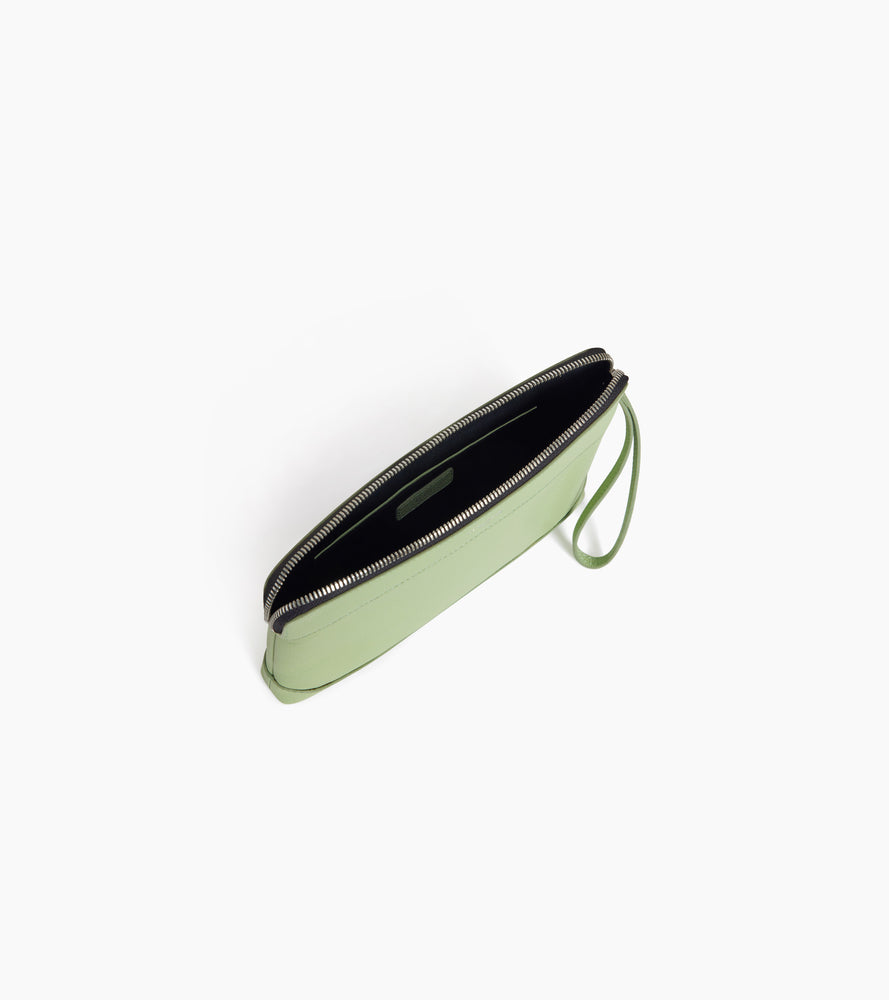 Zipped pouch in grained leather