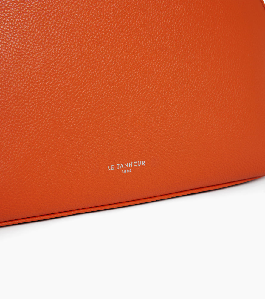 Half-moon toiletry bag in grained leather