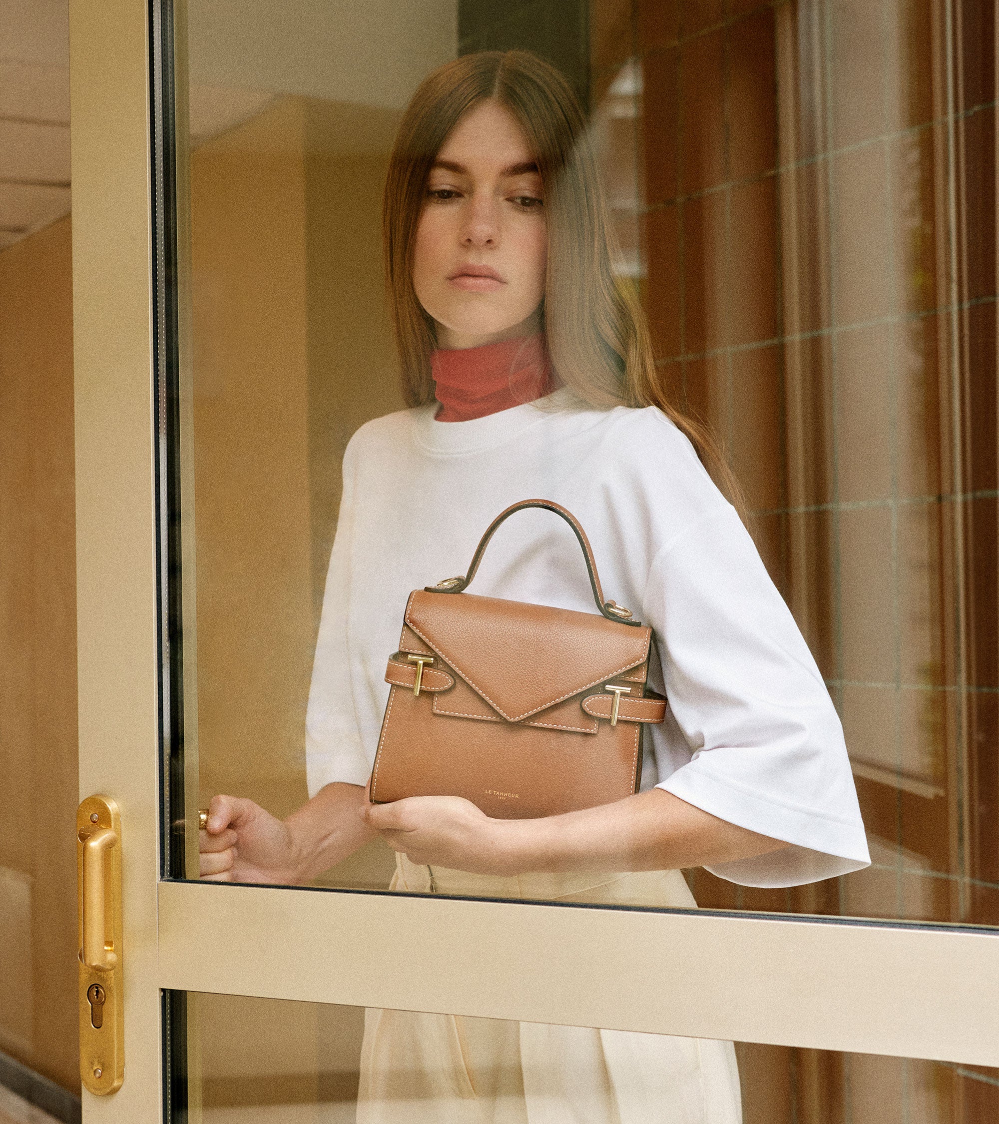 Le Tanneur: Portafoglio O Borsa? Scopri La Qualità Della Pelle Bovina Pieno Fiore Con Chiusura A Cerniera.