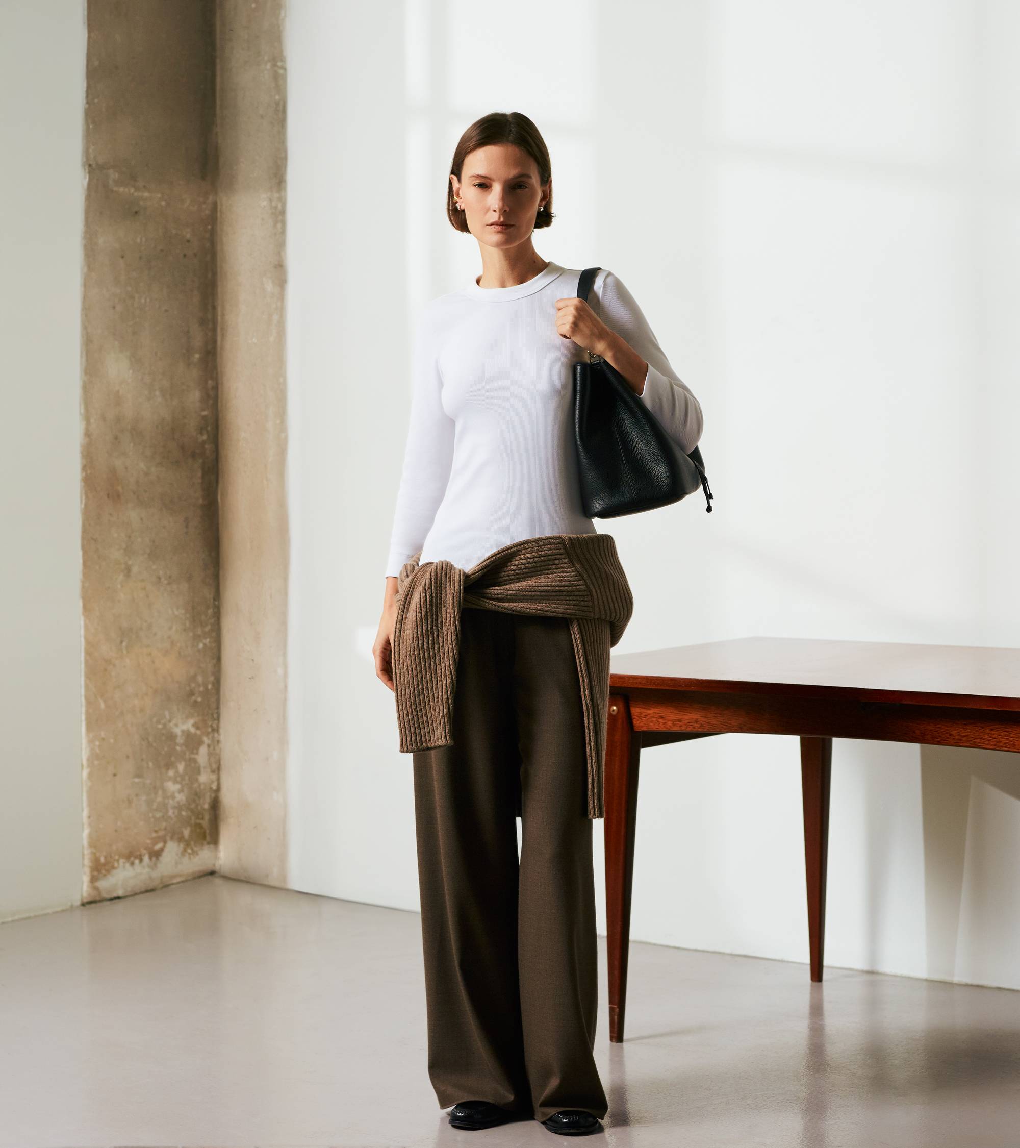 Louise large grained leather bucket bag