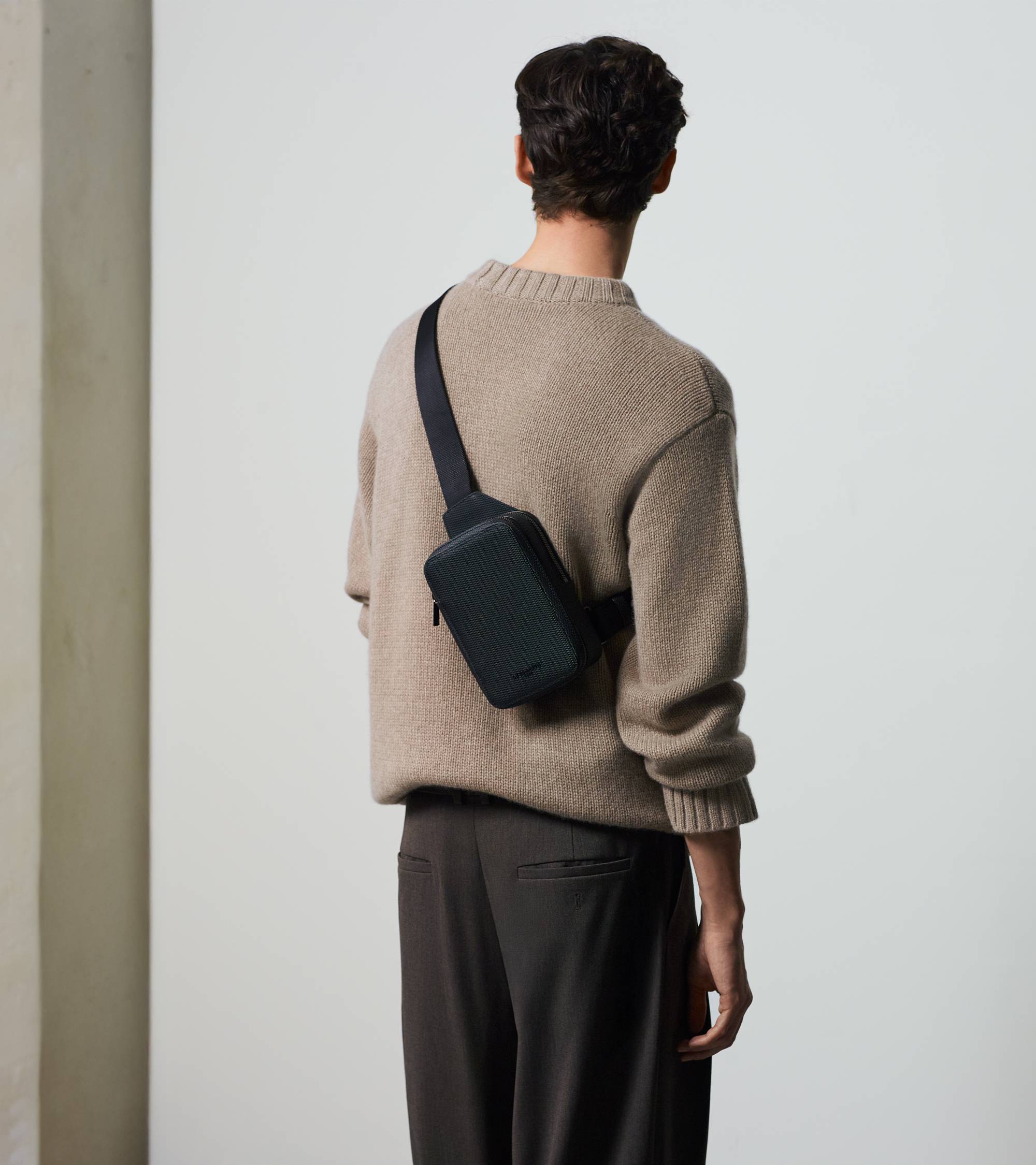 Emile sling bag in grained leather