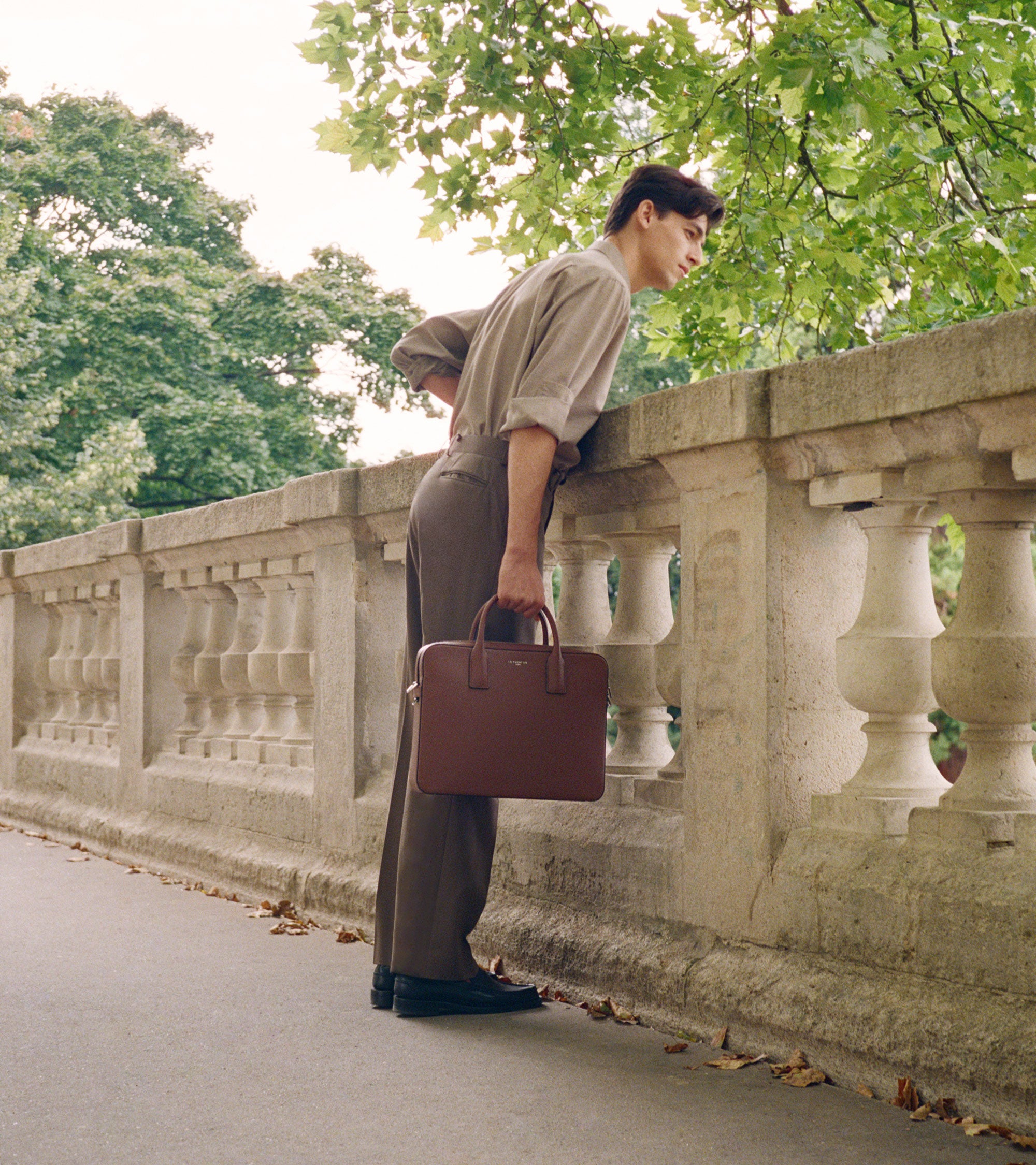 Porte document slim 14" Emile en cuir signature T